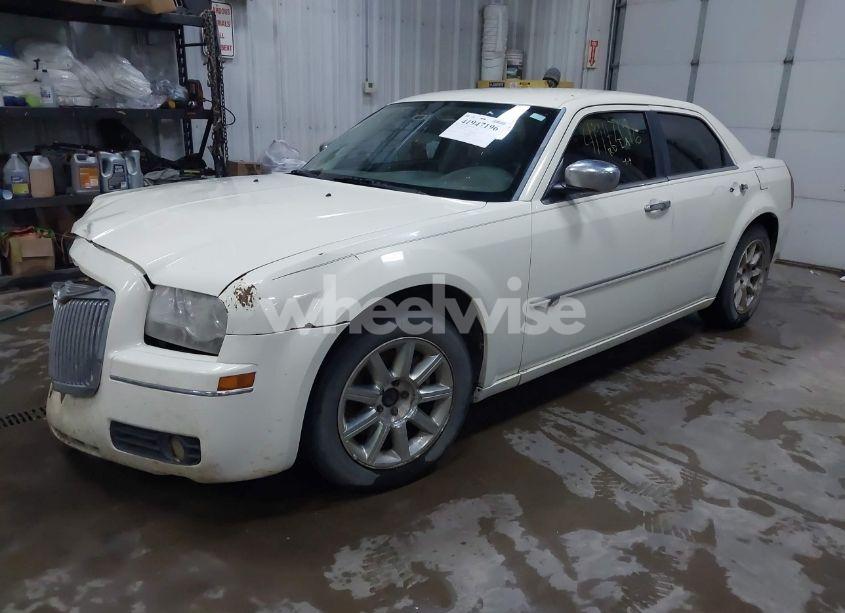 Photo 2 of 2009 Chrysler 300c HEMI (VIN 2C3KA63T39H512072)