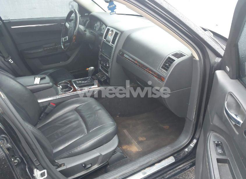 Photo 5 of 2009 Chrysler 300c HEMI (VIN 2C3KA63T99H601161)