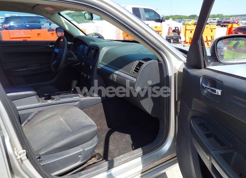 Photo 5 of 2008 Chrysler 300 LX (VIN 2C3LA43R68H106864)