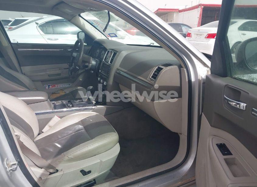 Photo 5 of 2008 Chrysler 300 TOURING (VIN 2C3LA53G08H135829)