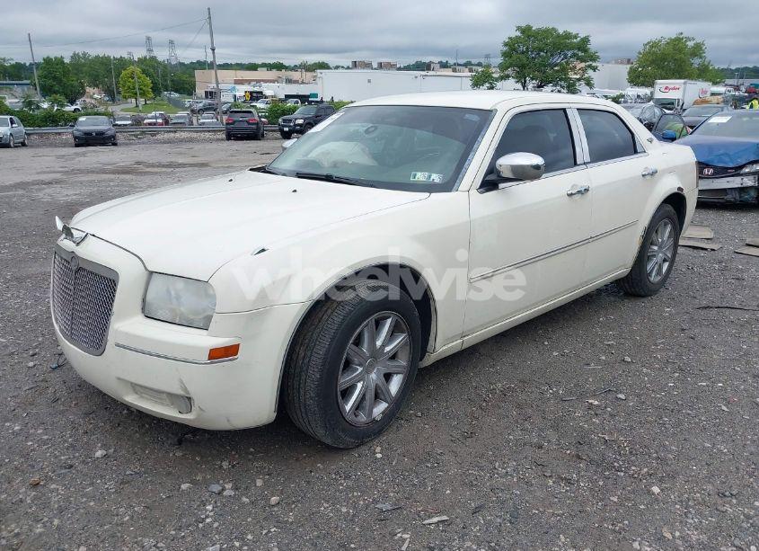 Photo 2 of 2008 Chrysler 300 TOURING (VIN 2C3LA53G08H137676)