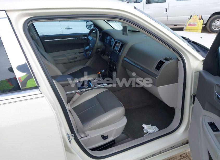 Photo 5 of 2008 Chrysler 300 TOURING (VIN 2C3LA53G08H236160)