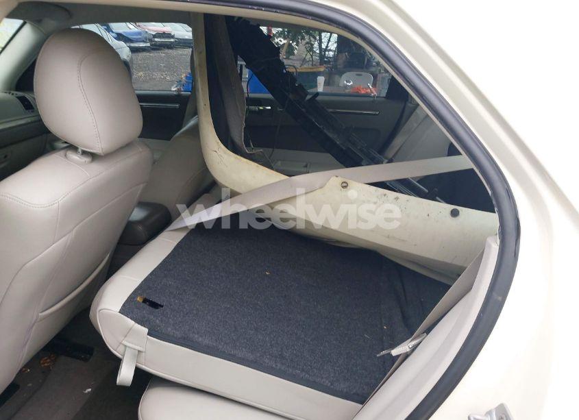 Photo 8 of 2008 Chrysler 300 TOURING (VIN 2C3LA53G28H273811)