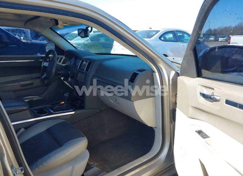 Photo 5 of 2008 Chrysler 300 TOURING (VIN 2C3LA53GX8H170118)