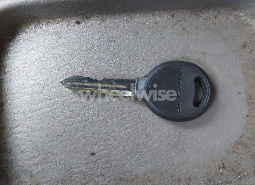 Photo 11 of 2002 Chrysler Town & COUNTRY EL (VIN 2C4GP34382R559739)