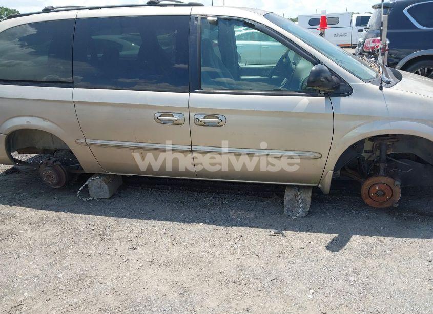 Photo 12 of 2002 Chrysler Town & COUNTRY EL (VIN 2C4GP34382R559756)