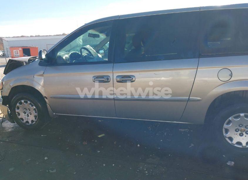Photo 15 of 2002 Chrysler Town & COUNTRY LX (VIN 2C4GP44322R574839)