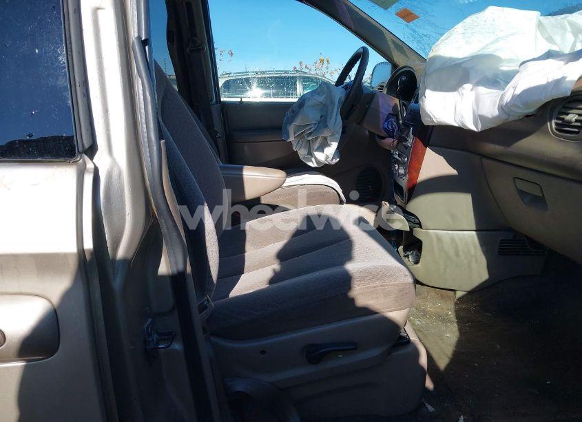 Photo 5 of 2002 Chrysler Town & COUNTRY LX (VIN 2C4GP44322R574839)