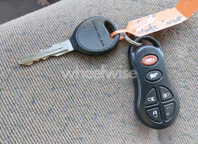 Photo 11 of 2002 Chrysler Town & COUNTRY LX (VIN 2C4GP44322R713142)