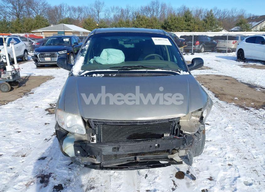 Photo 13 of 2002 Chrysler Town & COUNTRY LX (VIN 2C4GP44322R713142)