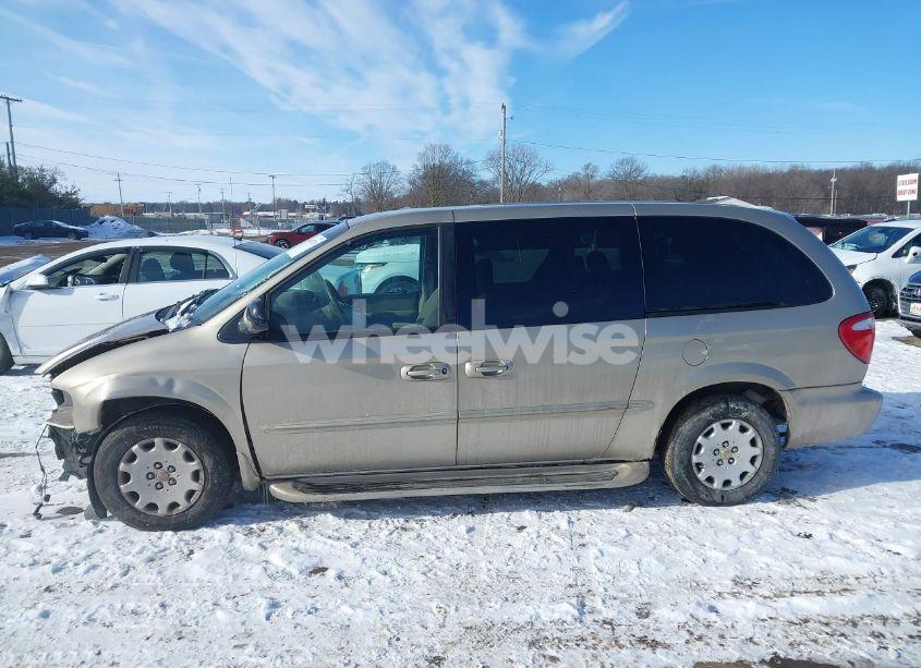 Photo 15 of 2002 Chrysler Town & COUNTRY LX (VIN 2C4GP44322R713142)