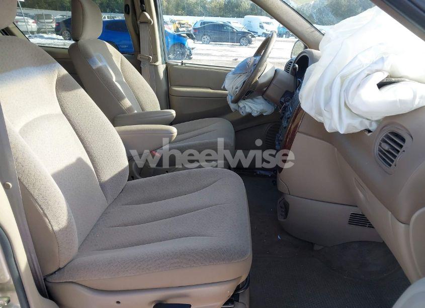 Photo 5 of 2002 Chrysler Town & COUNTRY LX (VIN 2C4GP44322R713142)