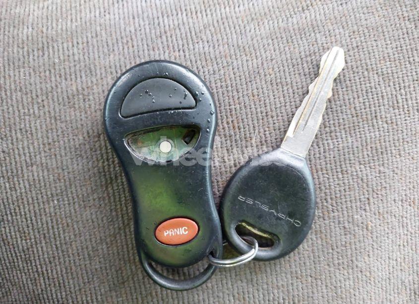 Photo 11 of 2002 Chrysler Town & COUNTRY LX (VIN 2C4GP44332R788433)