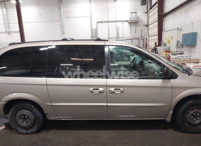 Photo 12 of 2002 Chrysler Town & COUNTRY LX (VIN 2C4GP44342R636628)