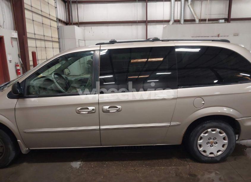 Photo 13 of 2002 Chrysler Town & COUNTRY LX (VIN 2C4GP44342R636628)