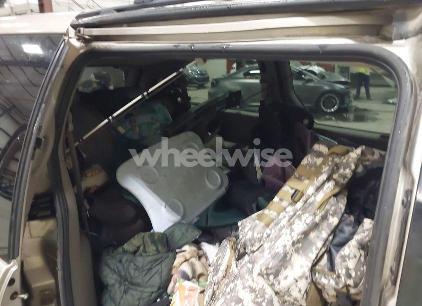 Photo 8 of 2002 Chrysler Town & COUNTRY LX (VIN 2C4GP44342R636628)