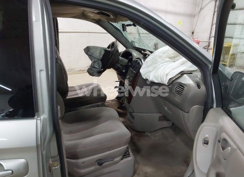 Photo 5 of 2003 Chrysler Town & COUNTRY LX (VIN 2C4GP44363R234014)