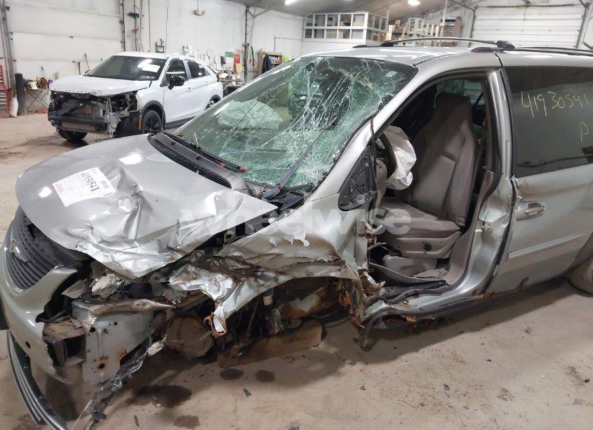 Photo 6 of 2003 Chrysler Town & COUNTRY LX (VIN 2C4GP44363R234014)