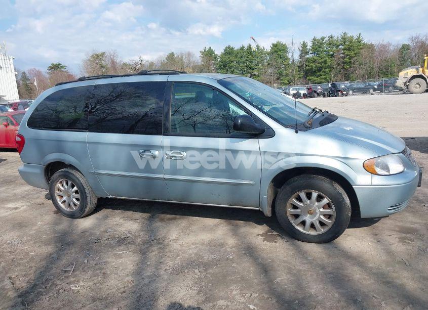 Photo 13 of 2002 Chrysler Town & COUNTRY LX (VIN 2C4GP44372R576005)