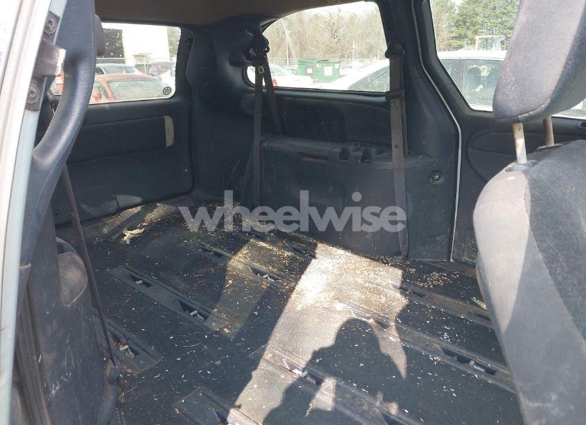 Photo 8 of 2002 Chrysler Town & COUNTRY LX (VIN 2C4GP44372R576005)