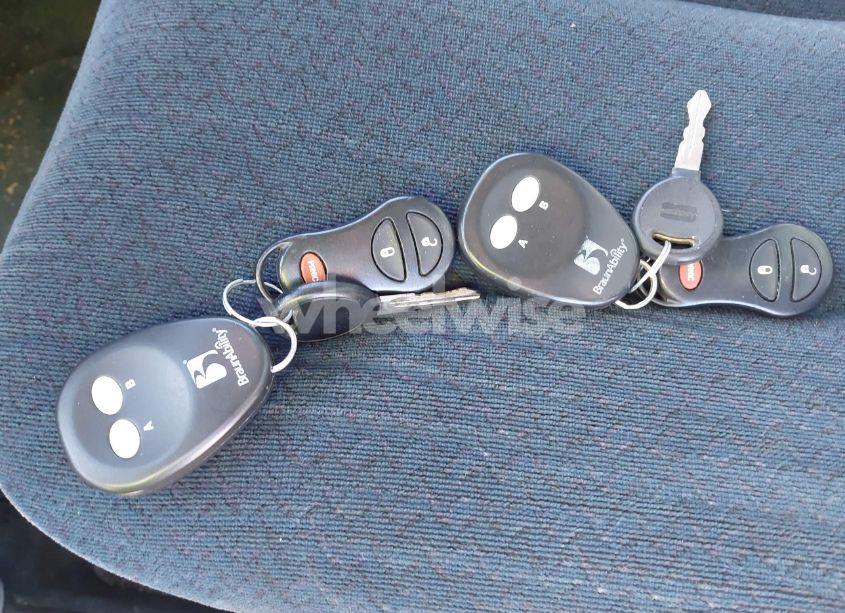 Photo 11 of 2002 Chrysler Town & COUNTRY LX (VIN 2C4GP44372R772929)