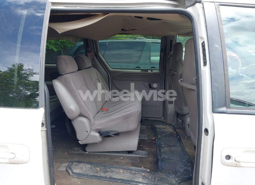 Photo 8 of 2002 Chrysler Town & COUNTRY LX (VIN 2C4GP44392R706494)