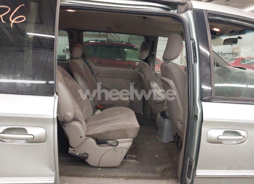 Photo 8 of 2003 Chrysler Town & COUNTRY LX (VIN 2C4GP44393R320966)