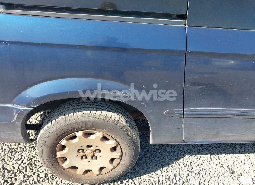 Photo 13 of 2001 Chrysler Town & COUNTRY LX (VIN 2C4GP44G91R180093)