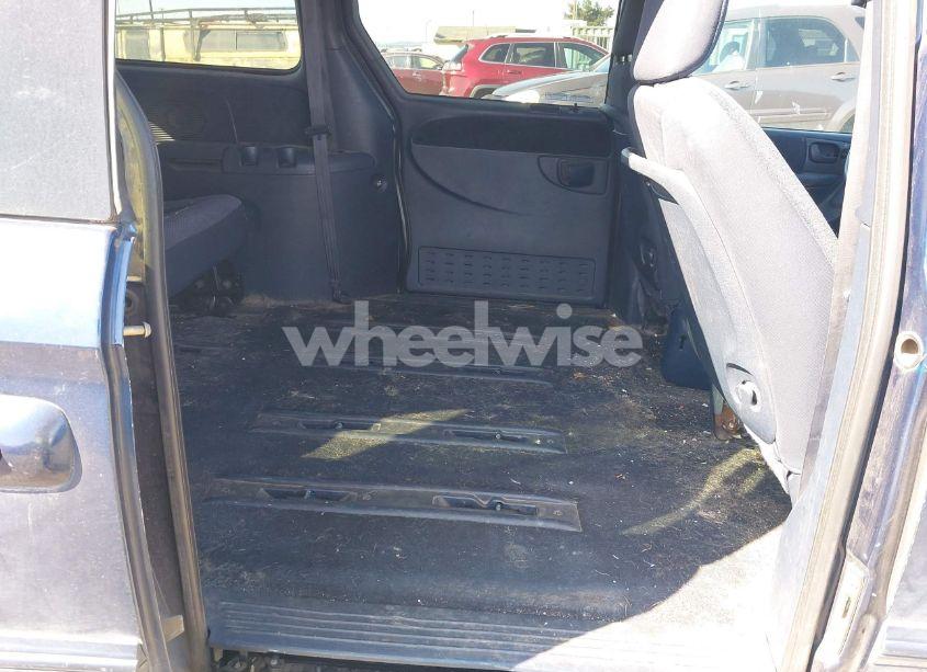 Photo 8 of 2001 Chrysler Town & COUNTRY LX (VIN 2C4GP44G91R180093)