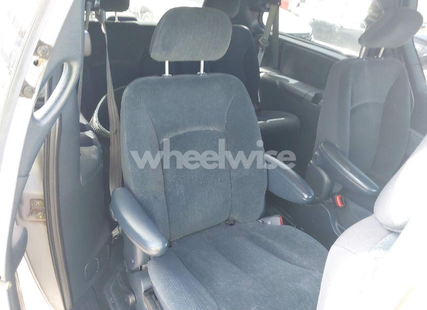 Photo 8 of 2003 Chrysler Town & COUNTRY LX (VIN 2C4GP44L03R203678)