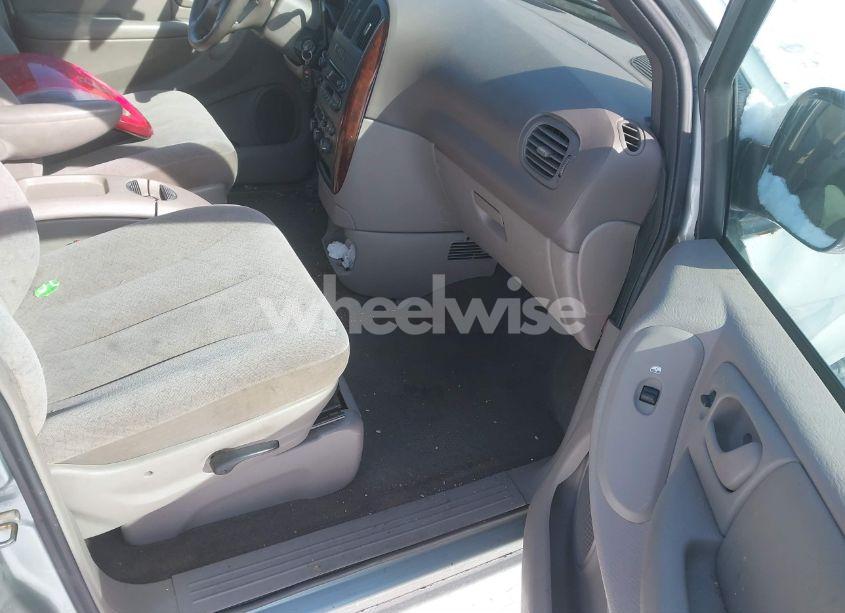 Photo 5 of 2003 Chrysler Town & COUNTRY LX (VIN 2C4GP44L43R224016)