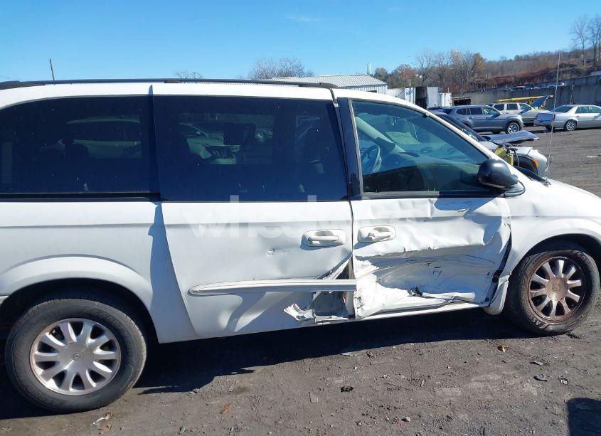 Photo 6 of 2003 Chrysler Town & COUNTRY LX (VIN 2C4GP44LX3R380741)