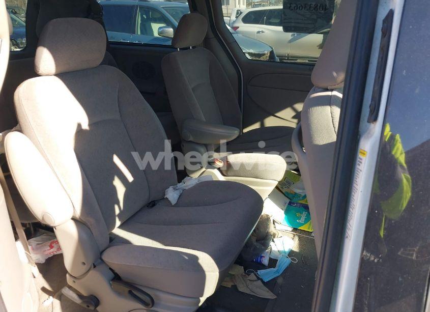 Photo 8 of 2003 Chrysler Town & COUNTRY LX (VIN 2C4GP44LX3R380741)