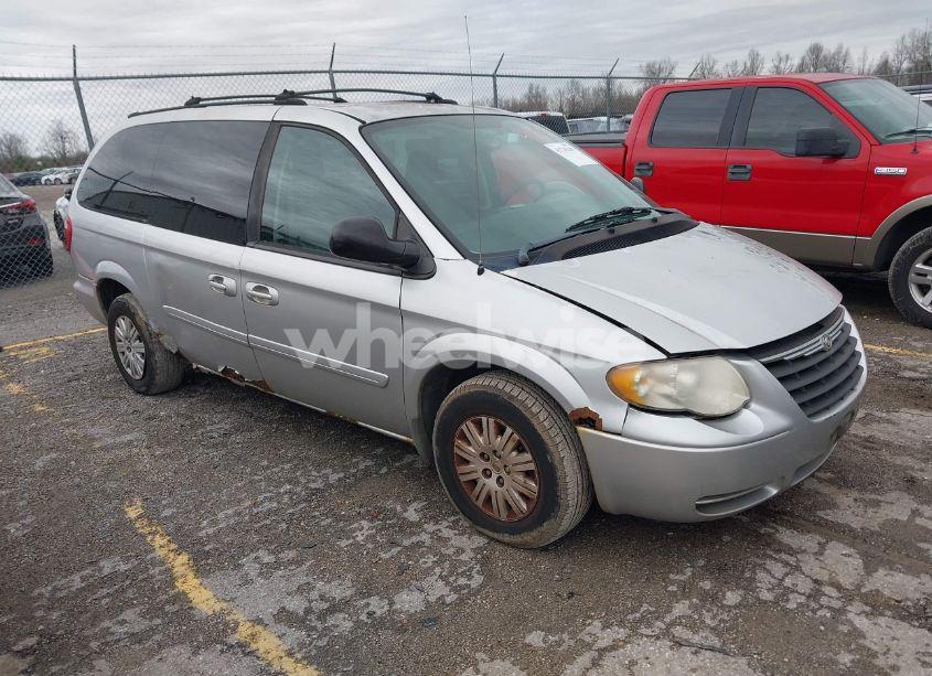 2005 Chrysler Town & COUNTRY LX (VIN 2C4GP44R05R446186) main photo