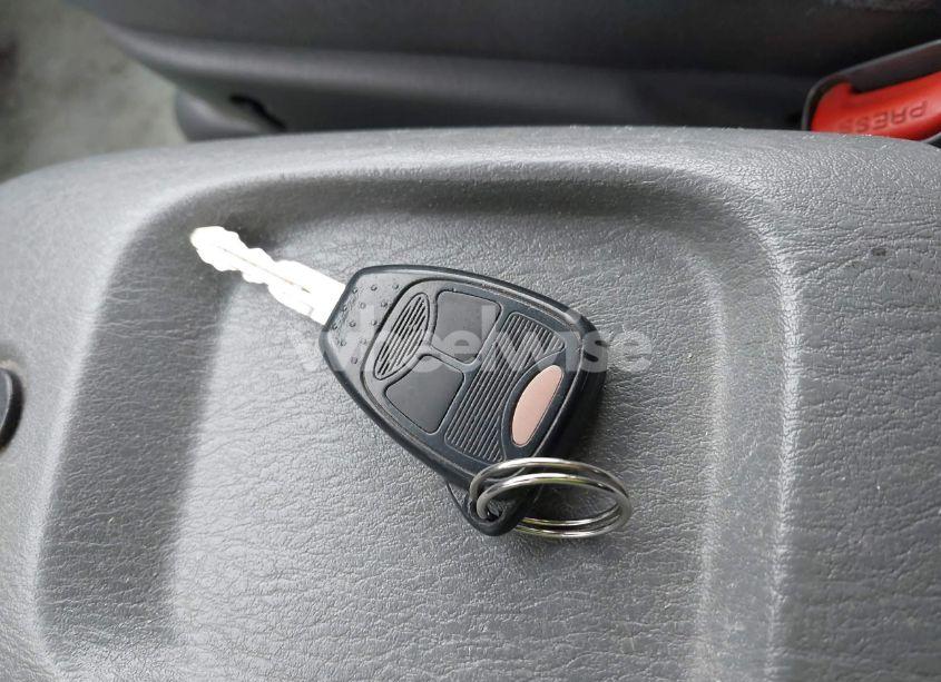 Photo 11 of 2005 Chrysler Town & COUNTRY LX (VIN 2C4GP44R05R446186)