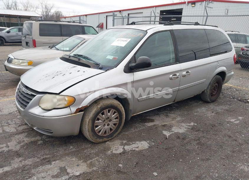 Photo 2 of 2005 Chrysler Town & COUNTRY LX (VIN 2C4GP44R05R446186)