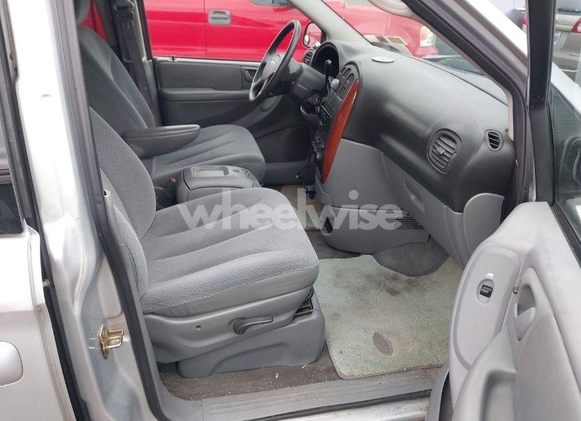 Photo 5 of 2005 Chrysler Town & COUNTRY LX (VIN 2C4GP44R05R446186)