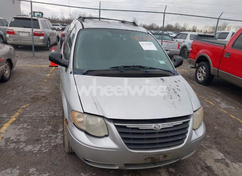 Photo 6 of 2005 Chrysler Town & COUNTRY LX (VIN 2C4GP44R05R446186)