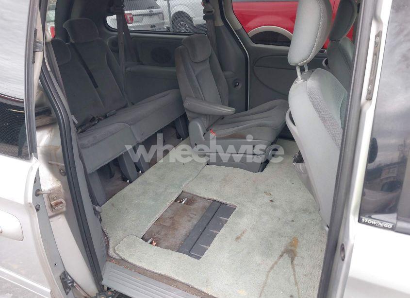 Photo 8 of 2005 Chrysler Town & COUNTRY LX (VIN 2C4GP44R05R446186)