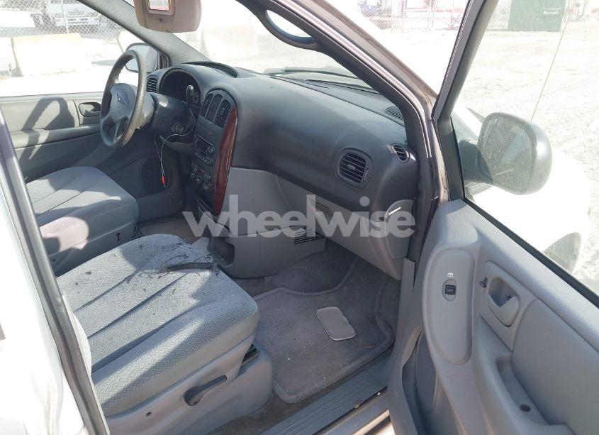 Photo 5 of 2004 Chrysler Town & COUNTRY LX (VIN 2C4GP44R14R594278)