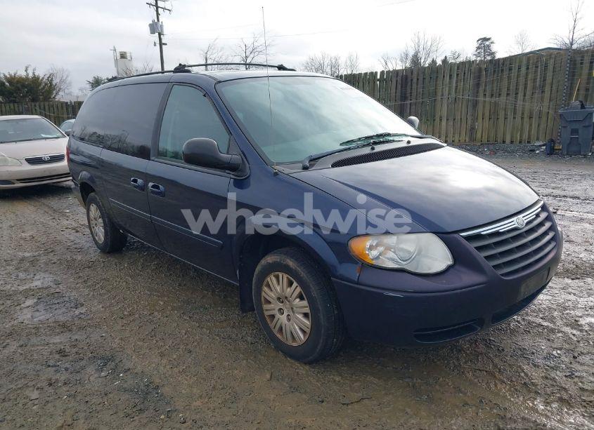 2005 Chrysler Town & COUNTRY LX (VIN 2C4GP44R15R143448) main photo