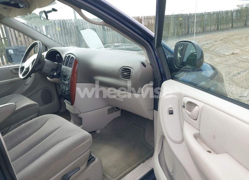 Photo 5 of 2005 Chrysler Town & COUNTRY LX (VIN 2C4GP44R15R143448)