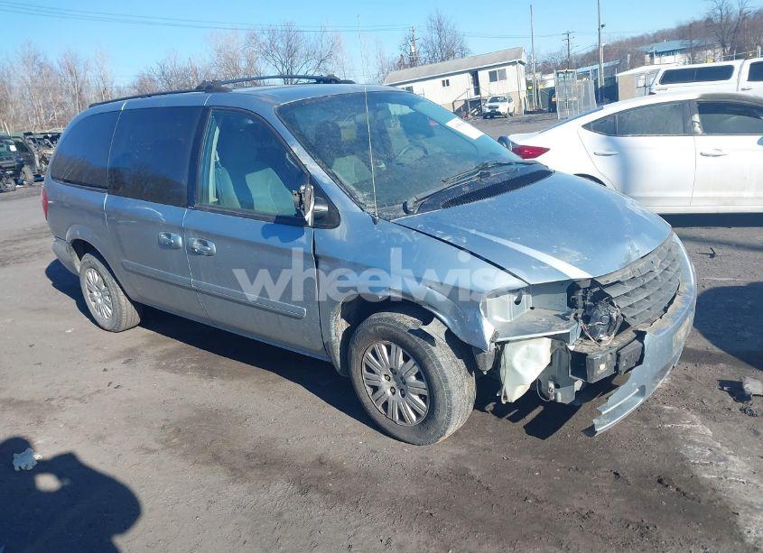 2005 Chrysler Town & COUNTRY LX (VIN 2C4GP44R15R303862) main photo