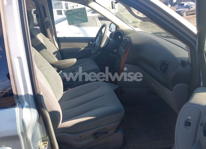 Photo 5 of 2005 Chrysler Town & COUNTRY LX (VIN 2C4GP44R15R303862)