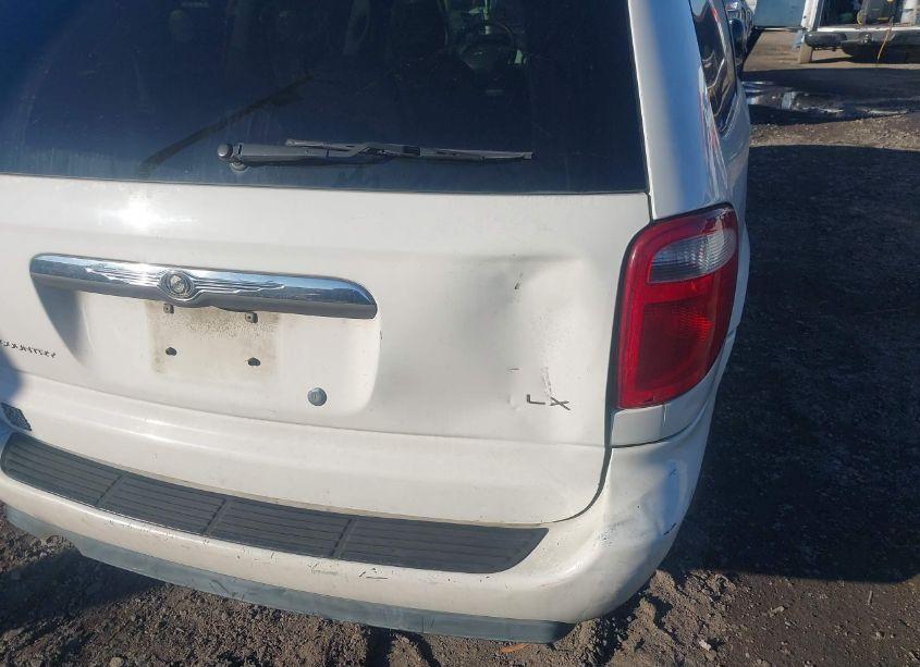 Photo 14 of 2005 Chrysler Town & COUNTRY LX (VIN 2C4GP44R15R321911)