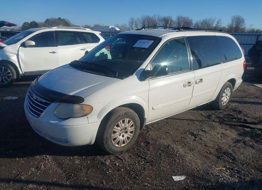 Photo 2 of 2005 Chrysler Town & COUNTRY LX (VIN 2C4GP44R15R321911)