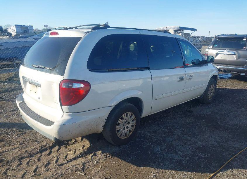 Photo 4 of 2005 Chrysler Town & COUNTRY LX (VIN 2C4GP44R15R321911)