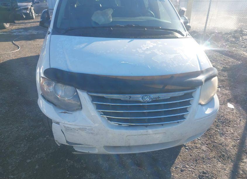 Photo 6 of 2005 Chrysler Town & COUNTRY LX (VIN 2C4GP44R15R321911)