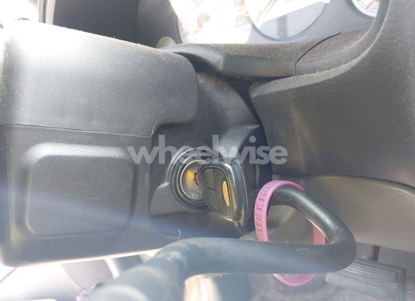 Photo 11 of 2005 Chrysler Town & COUNTRY LX (VIN 2C4GP44R15R406036)