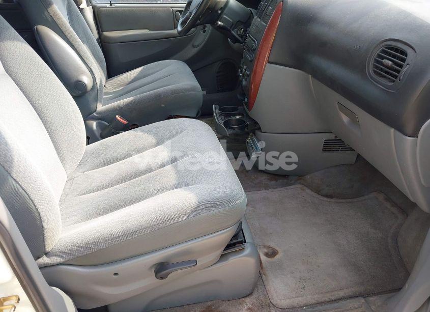 Photo 5 of 2005 Chrysler Town & COUNTRY LX (VIN 2C4GP44R15R406036)